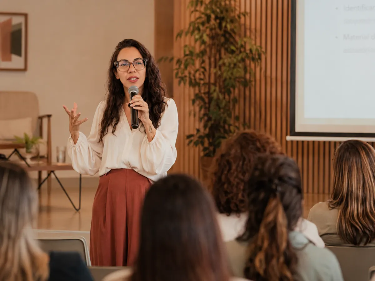Ambiente escolar, educadoras em formação.